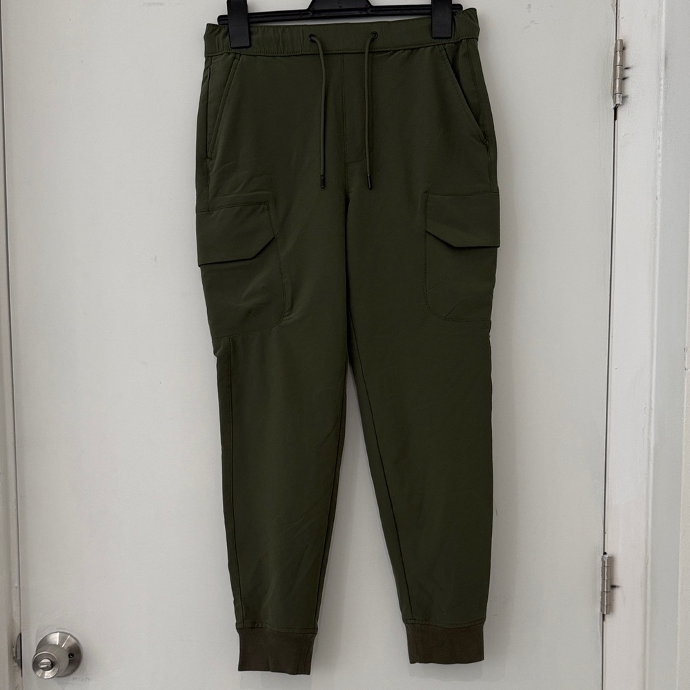 Army Green Cargo Joggers Goodfellow & Co LIKE NEW Condition

.